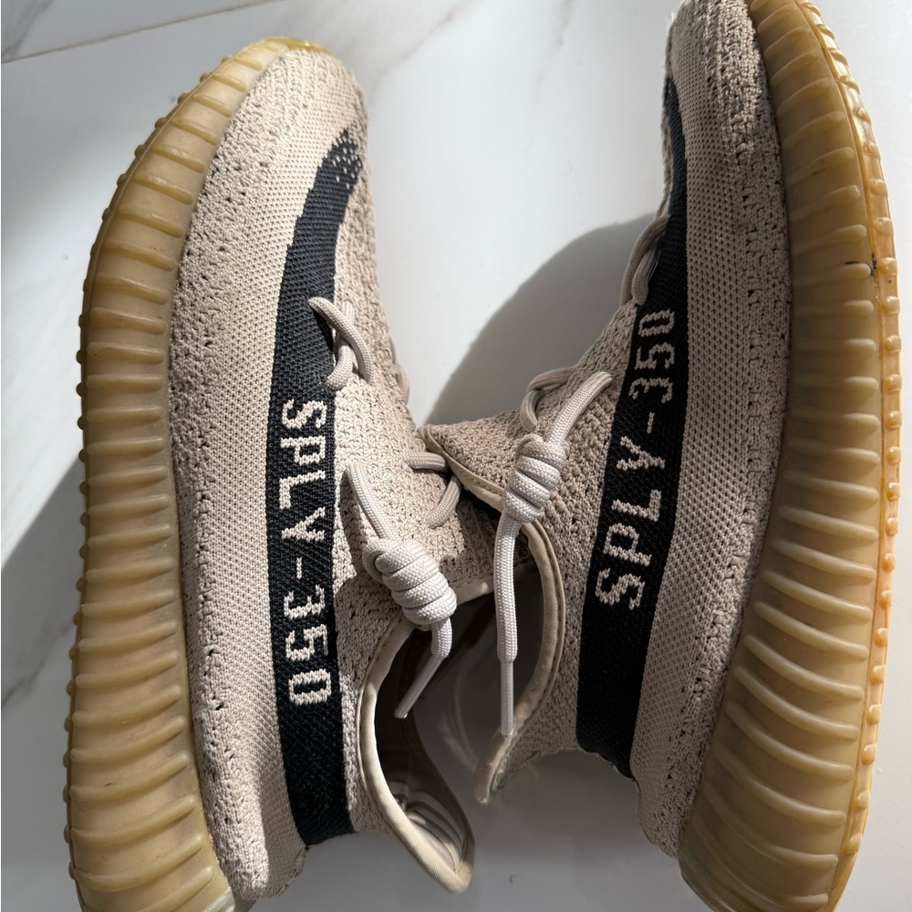 Man Yeezy Boost 350 V2 in Tan and Black size 9